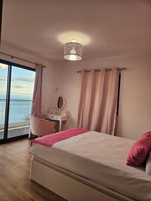 Iron/ironing board, travel cot, free WiFi, bed sheets - Villa Barros (Câmara de Lobos)