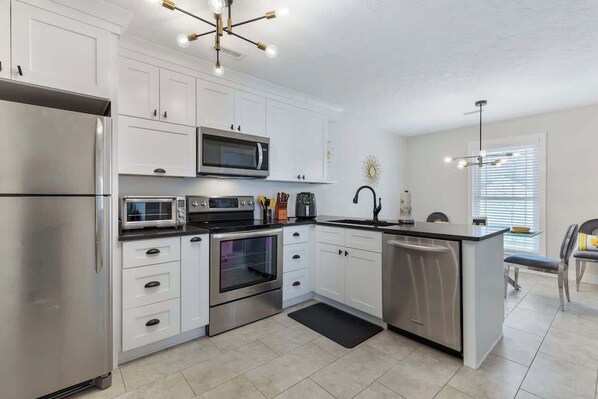 Fridge, microwave, oven, stovetop - Whispering Meadow Sanctuary (Murfreesboro)