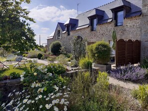 Property grounds - Gites in a typical Breton farmhouse close to beaches and station (Guidel)