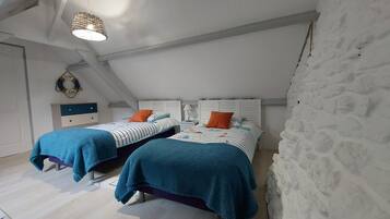 2 bedrooms, desk, iron/ironing board, travel cot