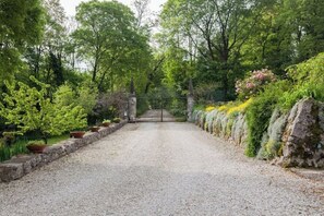Property grounds - Il Bagolaro Apartment: Relaxation and Nature for the Whole Family (arcugnano)