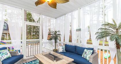 5 BR Waterfront Retreat with Dock and Game Room