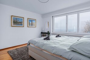1 bedroom, desk, iron/ironing board, WiFi - Lake View | Home Cinema & Parking | Near Center (Maur)