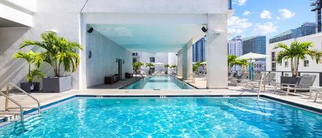 2 piscines extérieures