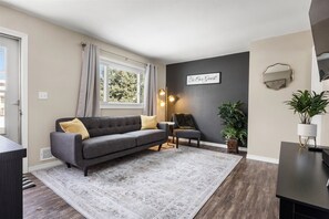 Living area - The Zen Den - 2 BR (Sioux Falls)