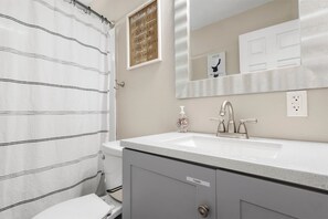 Hair dryer, towels, soap, toilet paper - The Zen Den - 2 BR (Sioux Falls)