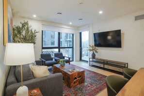 Comfort Condo, Balcony, Mountain View | Ruang tamu