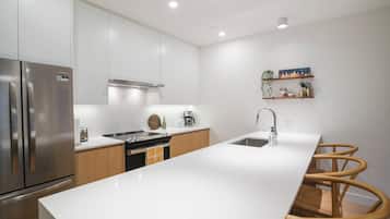 Leilighet – comfort, balkong, fjellutsikt | Eget kjøkken | Kjøleskap, mikrobølgeovn, ovn og kokeplater