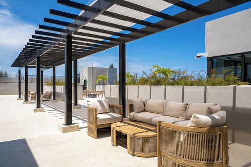 New Spacious 3 Bedroom Apt With Rooftop Pool 2 Parking