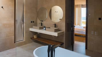 Dusch, handdukar, tvål och toalettpapper