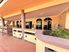 Property grounds - The best 5bedroom house with AC in a vibrant yet low key part of Accra. (Accra)