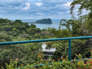 Property grounds - Serenity of Nature - Tiny Home in Manuel Antonio (Quepos)
