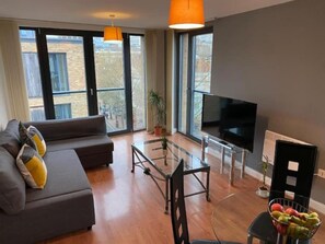 Living area - Superb 1-bed Apartment in Birmingham City Centre (Birmingham)