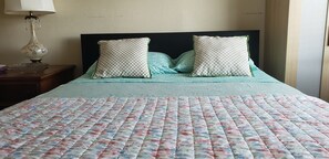 1 bedroom, iron/ironing board, WiFi - lake Merritt furnished 1 bed 1 bath Unit 4 (Oakland)