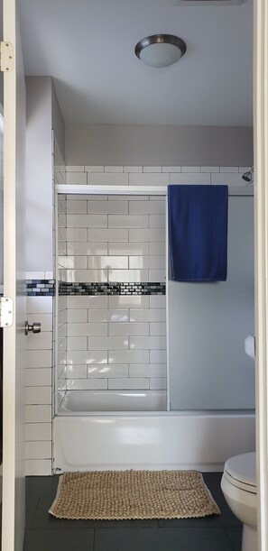 Handtücher, Seife, Toilettenpapier
