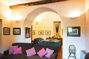 Interior - Don Fabrizio 2/5 people in a historic villa near Naples Vesuvius Pompeii Caserta (Nola)