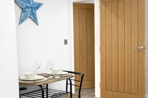 Apartment, 1 Bedroom | Dining room - Work-friendly 1-bed Leicester (Leicester)
