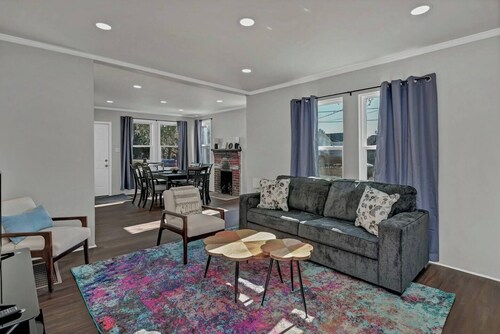 The Benjamin Button House - 3 queen beds