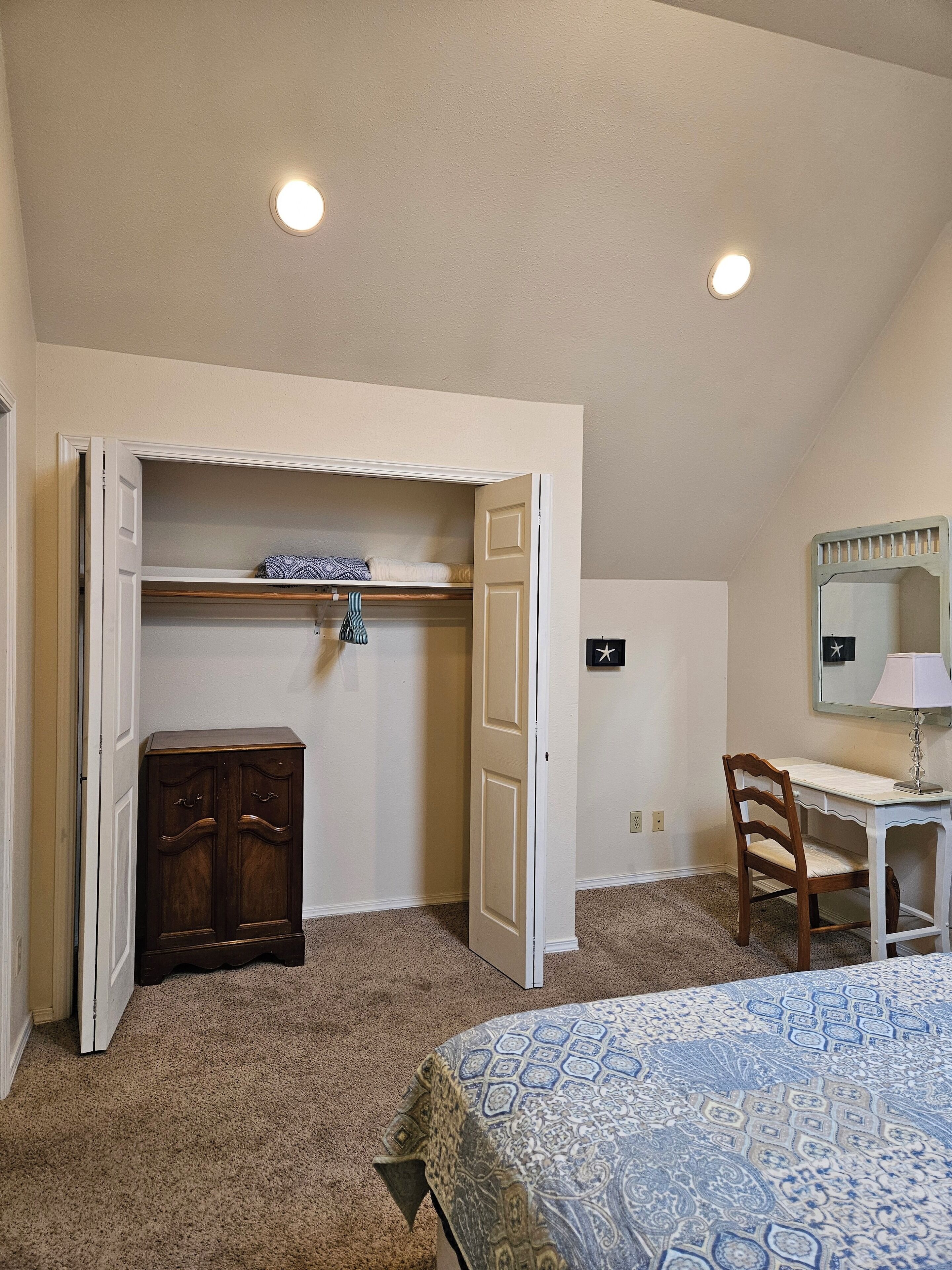 3 bedrooms, desk, free WiFi, bed sheets