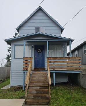 Exterior detail - Anchors Away in North Bend, OR (North Bend)