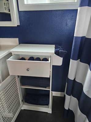 Interior - Anchors Away in North Bend, OR (North Bend)