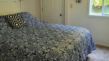 3 bedrooms, desk, free WiFi, bed sheets