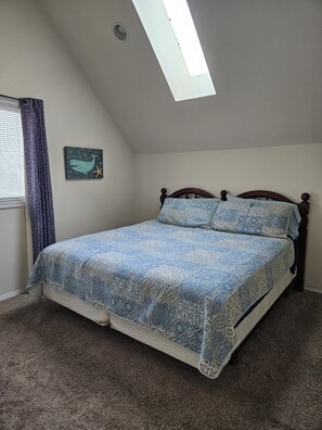 3 bedrooms, desk, free WiFi, bed sheets - Anchors Away in North Bend, OR (North Bend)