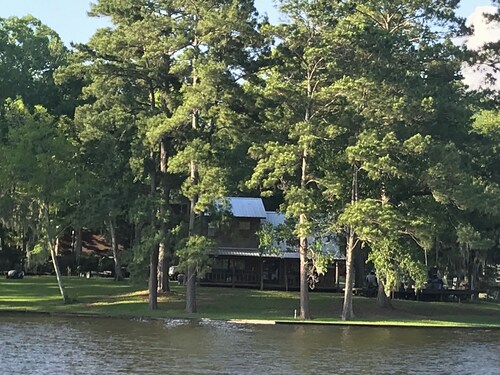 3-bedroom cabin South Toledo Bend with private boat ramp