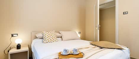 2 bedrooms, desk, iron/ironing board