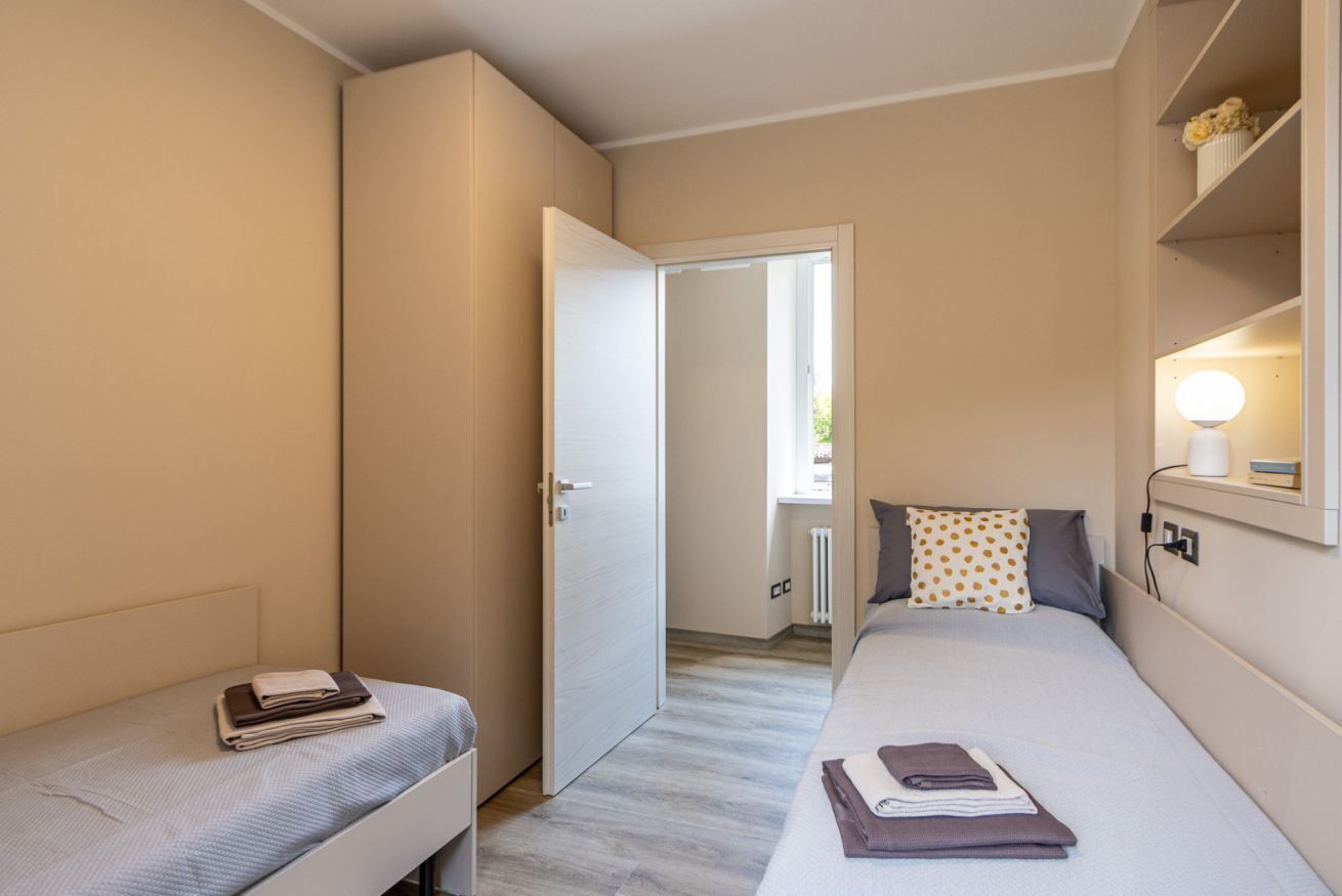 Schreibtisch, Bügeleisen/Bügelbrett