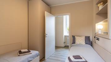 Schreibtisch, Bügeleisen/Bügelbrett