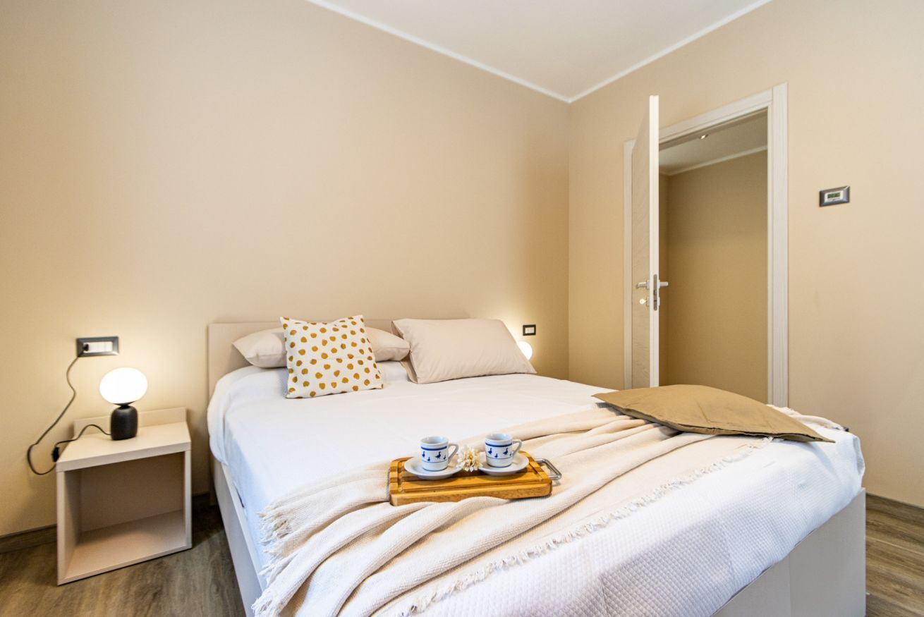 2 bedrooms, desk, iron/ironing board