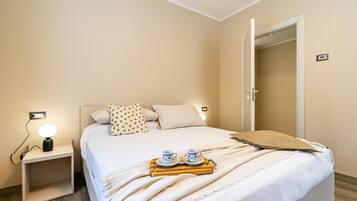 2 bedrooms, desk, iron/ironing board