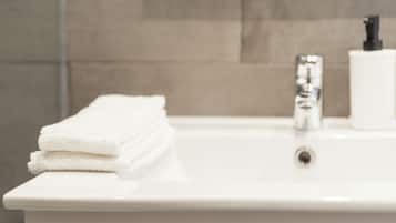 Apartemen | Kamar mandi | Pengering rambut dan handuk