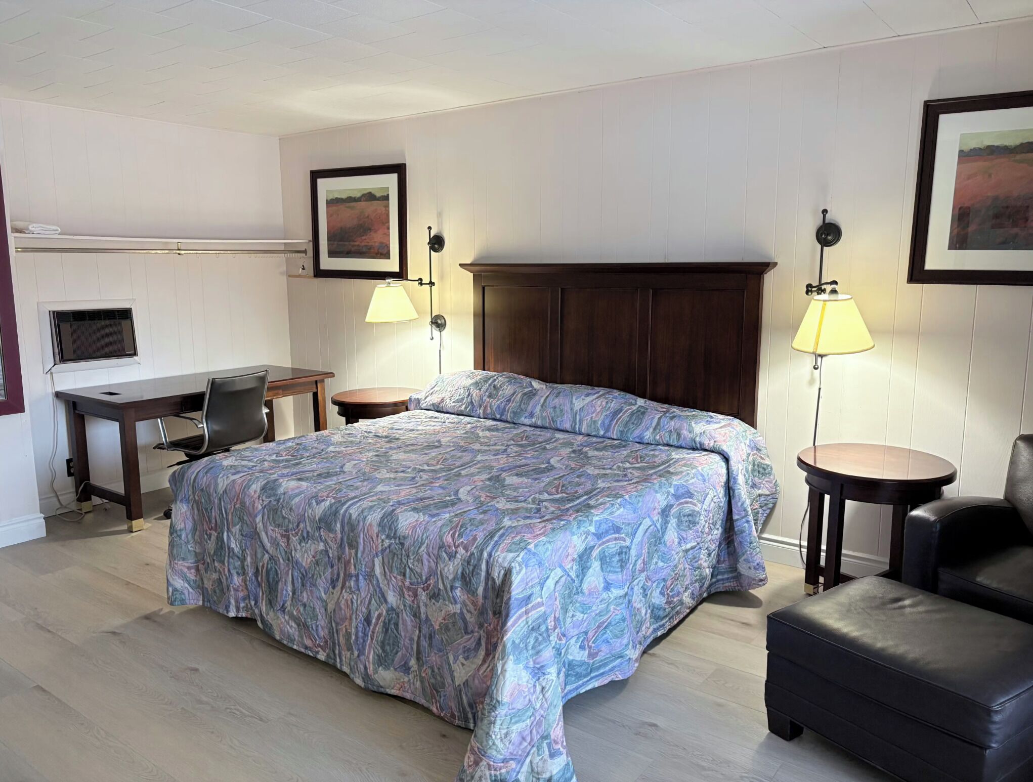 Chambre Simple | Espace de travail pour ordinateur portable, rideaux occultants