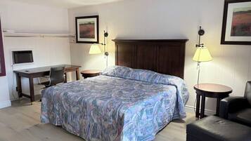 Chambre Simple | Espace de travail pour ordinateur portable, rideaux occultants