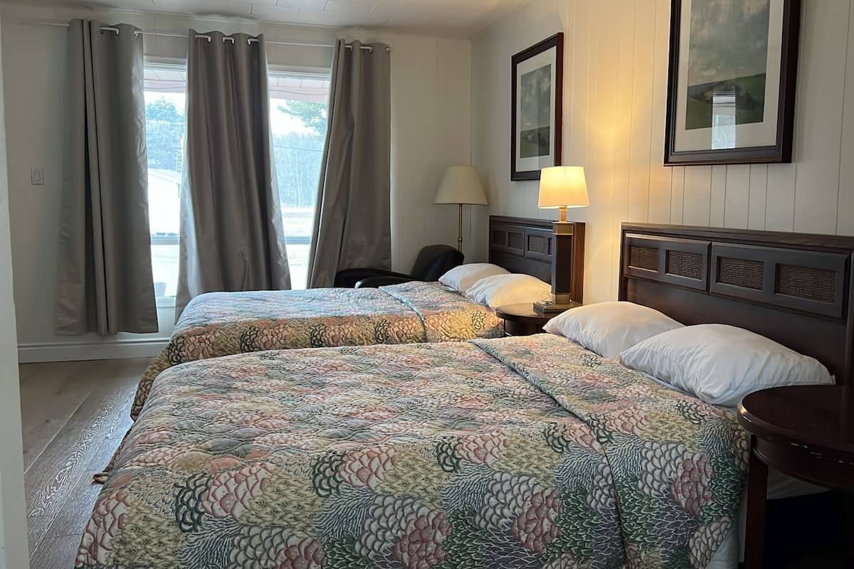 Double Room | Laptop workspace, blackout drapes, iron/ironing board, free WiFi