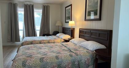 Seeleys Bay Motel and Resort