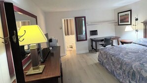 A hotel room with a bed, desk, chair, lamp, and a mirror. - Seeleys Bay Motel and Resort (Seeleys Bay)