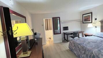Chambre Simple | Espace de travail pour ordinateur portable, rideaux occultants