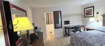 Seeleys Bay Motel and Resort