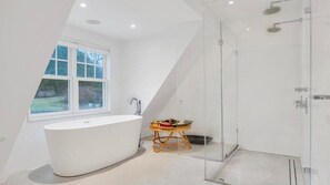 Shower, hair dryer, towels - Timeless Shinnecock Hills Beachfront Getaway, Great for Groups (Southampton)