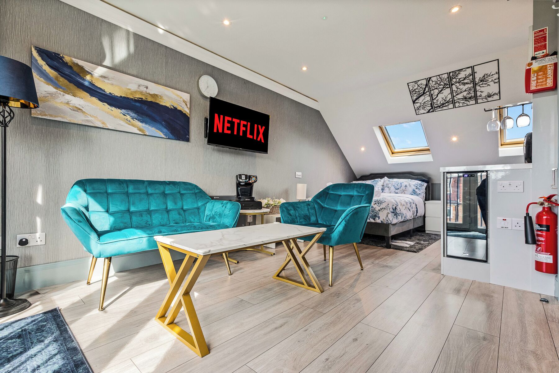 Studio, 1 Double Bed, Private Bathroom | Living area