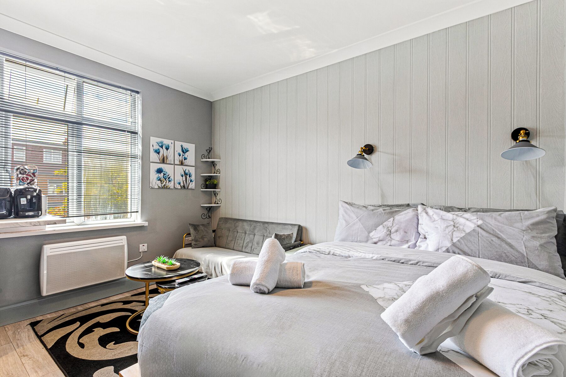 Studio, 1 très grand lit, coin cuisine