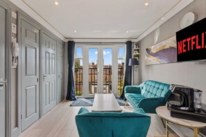 Studio, 1 Double Bed, Private Bathroom | Interior