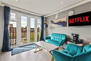 Studio, 1 lit double, salle de bains privée | Coin séjour