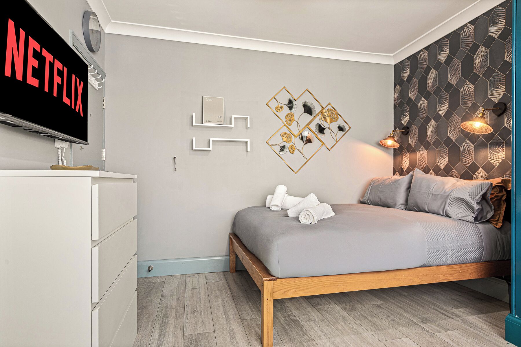 Studio, 1 très grand lit, salle de bains privée