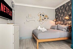 สตูดิโอ, เตียงคิงไซส์ 1 เตียง, ห้องน้ำส่วนตัว | ห้องเก็บเสียง, เตารีด/โต๊ะรีดผ้า, Wi-Fi ฟรี