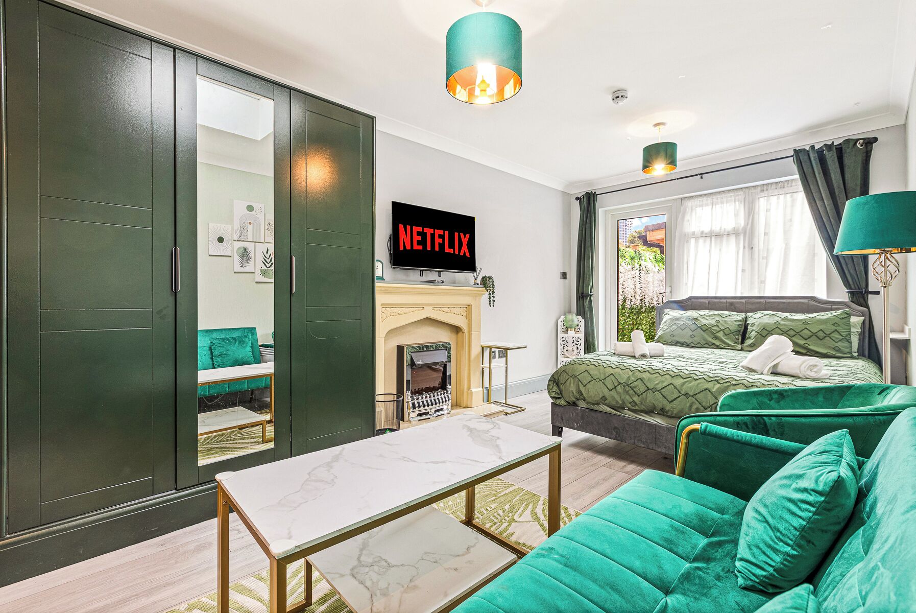 Studio, 1 très grand lit, salle de bains privée, vue cour intérieure