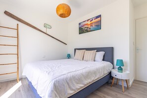 3 slaapkamers, een strijkplank/strijkijzer, wifi